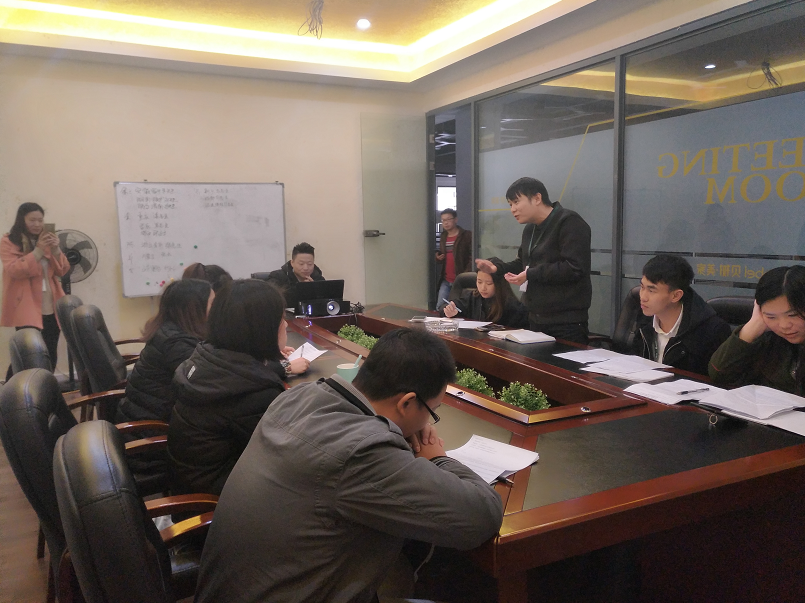 群雄舌战展雄风,争锋相对辩天下——贝树集团招商部跨年辩论赛